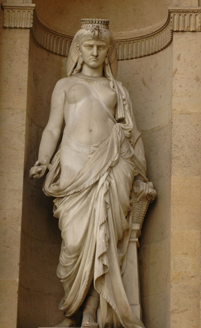 Louvre_Cour_Carree_Fanniere_Cleopatre.jpg